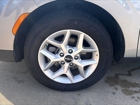 Used 2025 Kia Soul LX FWD image 34