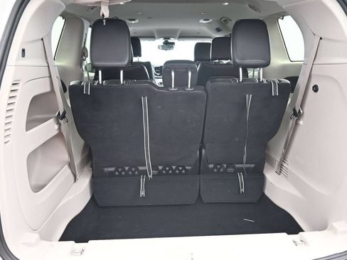 Used 2023 Chrysler Pacifica Touring-L FWD image 15