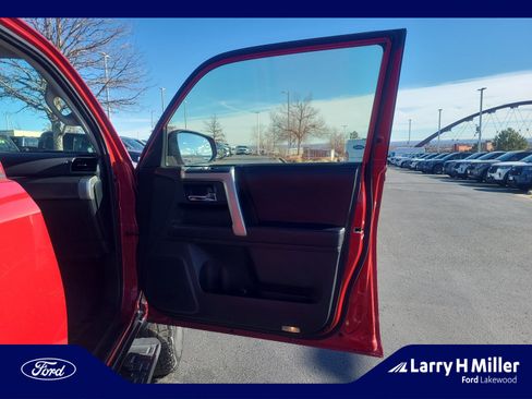 Used 2017 Toyota 4Runner SR5 image 16