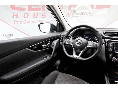 Certified 2022 Nissan Rogue Sport SV image 6