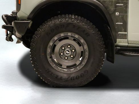 Used 2023 Ford Bronco Everglades image 7