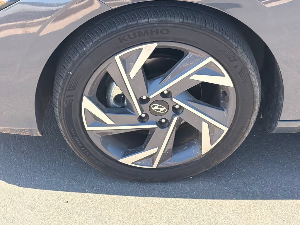 Certified 2025 Hyundai Elantra Sport FWD image 11