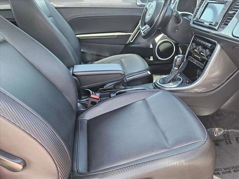 Used 2019 Volkswagen Beetle 2.0T SE FWD image 18
