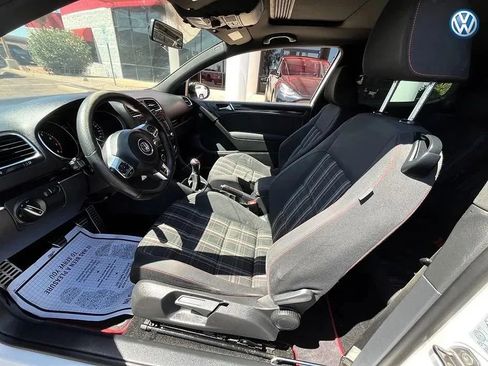 Used 2011 Volkswagen Golf 2-Door FWD image 9