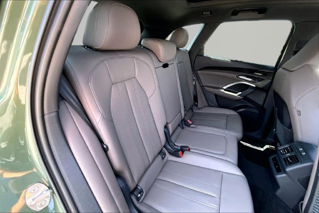 Used 2025 Audi Q5 Premium Plus w/ Premium Plus AWD/4WD image 29