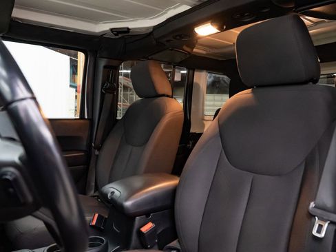 Used 2018 Jeep Wrangler Unlimited Sport w/ Connectivity Group image 19