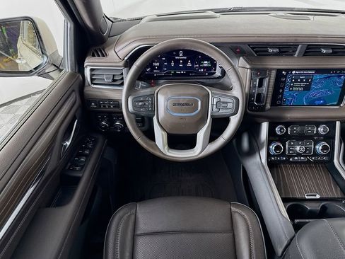Used 2024 GMC Yukon Denali w/ LPO, Floor Liner Package AWD/4WD image 23