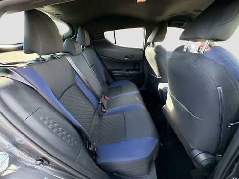 Used 2021 Toyota C-HR XLE image 32