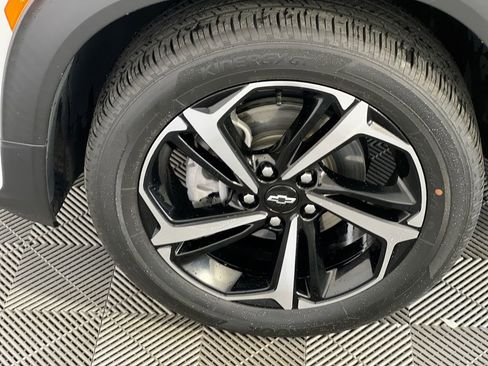Used 2023 Chevrolet TrailBlazer RS w/ Convenience Package FWD image 11