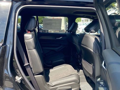 New 2025 Jeep Grand Cherokee L Altitude image 32