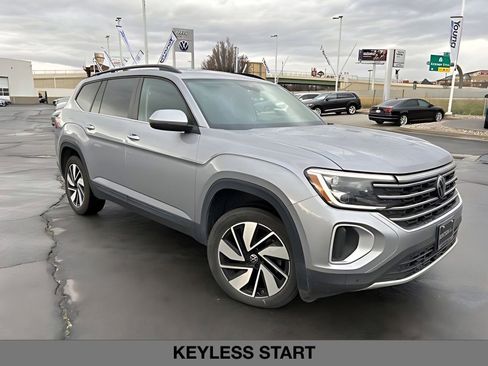 Used 2024 Volkswagen Atlas SE image 3