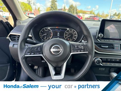 Used 2024 Nissan Altima 2.5 SV image 15