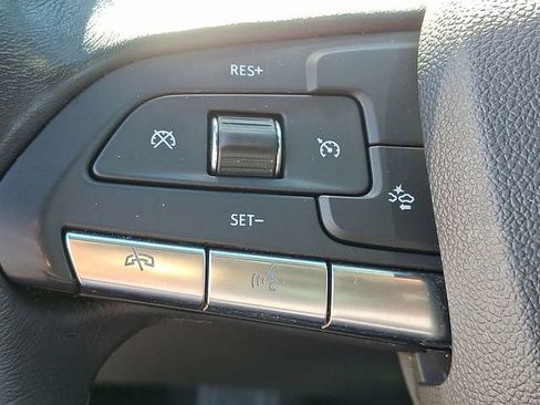 Used 2024 Cadillac XT4 Premium Luxury image 17