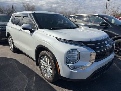 Used 2022 Mitsubishi Outlander ES image 11