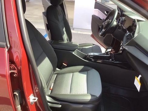 Used 2024 Chevrolet Trax LT w/ Driver Confidence Package image 31