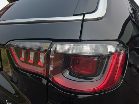 Used 2023 Jeep Compass Limited w/ Sun and Sound Group AWD/4WD image 33