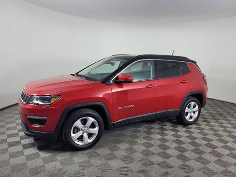 Used 2018 Jeep Compass Latitude w/ Safe & Security Group FWD image 2