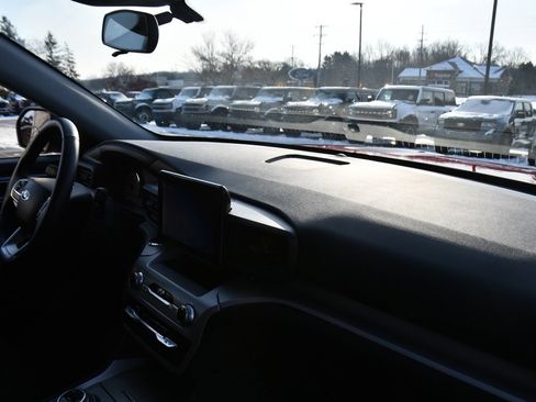 Used 2023 Ford Explorer XLT image 15