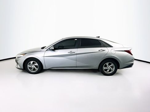 Used 2021 Hyundai Elantra SE FWD image 4