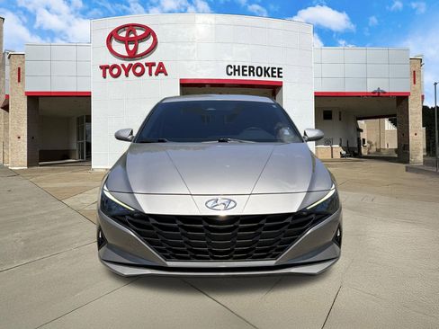 Used 2022 Hyundai Elantra SEL FWD image 2