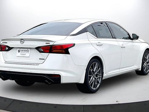 Used 2023 Nissan Altima 2.0 SR FWD image 8