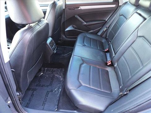 Used 2019 Volkswagen Passat 2.0T Wolfsburg image 17