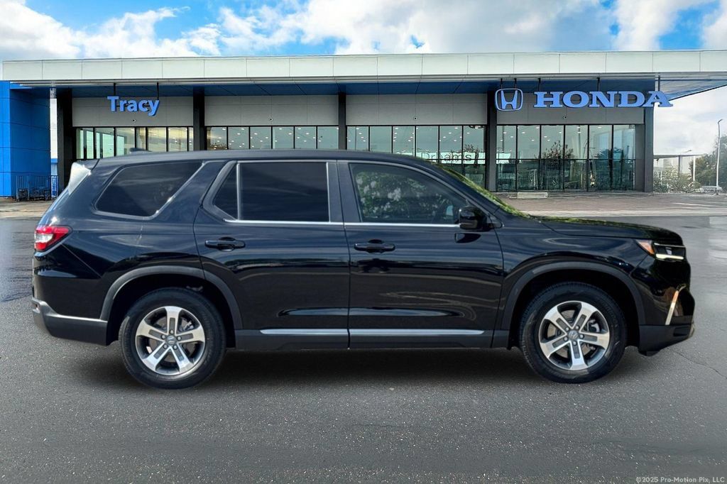 Used 2025 Honda Pilot EX-L image 4