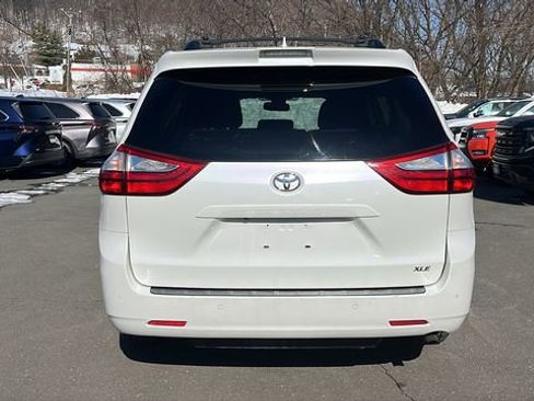 Used 2018 Toyota Sienna XLE w/ XLE Navigation Package image 7