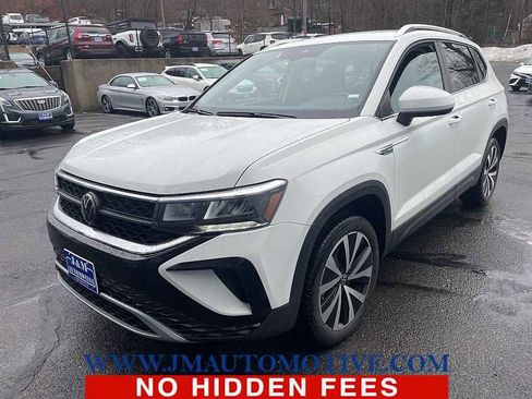 Used 2024 Volkswagen Taos SE image 1