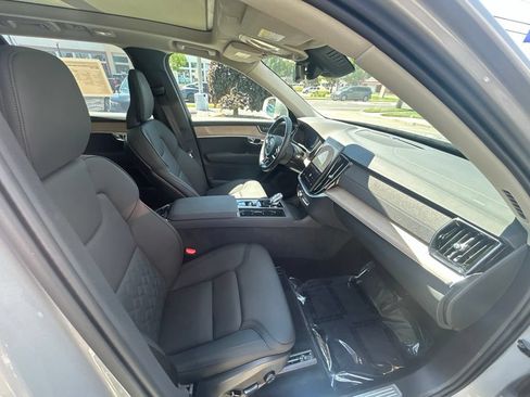 Used 2025 Volvo XC90 B6 Plus AWD/4WD image 17
