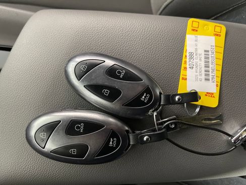 Used 2025 Hyundai Elantra Hybrid FWD image 26