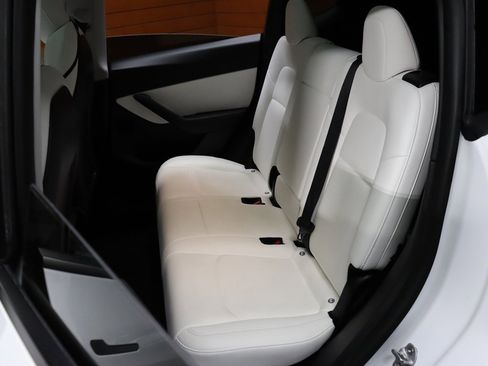 Used 2021 Tesla Model Y Long Range image 41