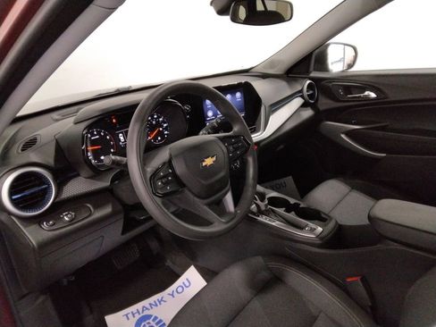 Used 2025 Chevrolet Trax LS image 26