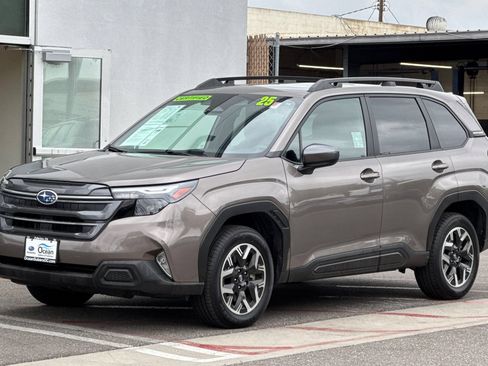 Used 2025 Subaru Forester Premium AWD/4WD image 12