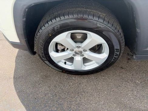 Used 2020 Jeep Compass Latitude w/ Cold Weather Group AWD/4WD image 46