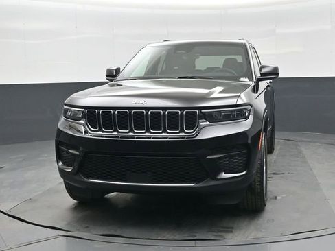 New 2026 Jeep Grand Cherokee Laredo w/ MOPAR Finishing Package AWD/4WD image 8