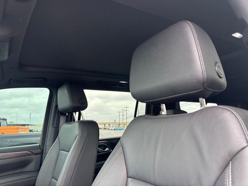 Used 2024 Chevrolet Suburban Z71 w/ Luxury Package image 12