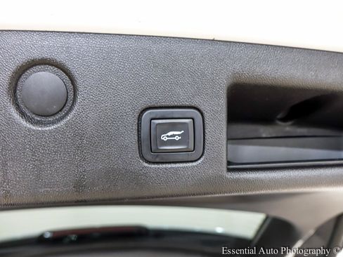 Used 2018 Chevrolet Equinox Premier w/ Infotainment II Package AWD/4WD image 29