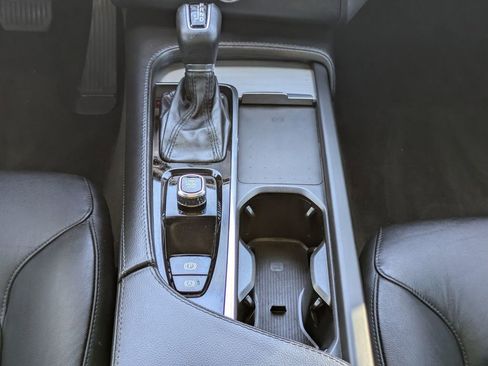 Used 2022 Volvo XC90 T5 Momentum w/ Protection Package Premier image 22