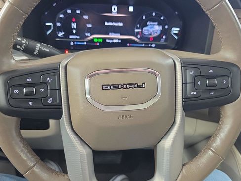Used 2022 GMC Yukon XL Denali AWD/4WD image 9