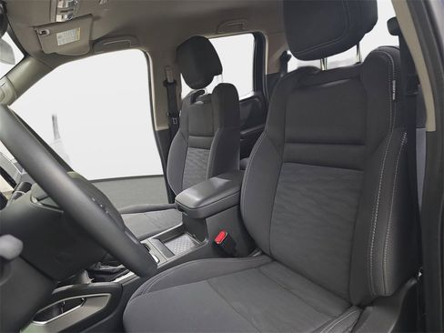 Used 2023 Nissan Frontier SV w/ Technology Package image 17