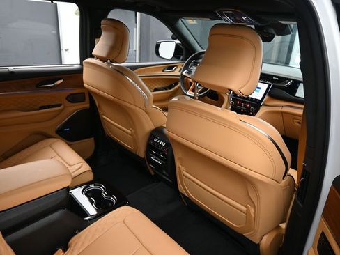 Used 2025 Jeep Grand Cherokee L Summit image 52