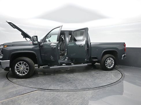 Used 2025 Chevrolet Silverado 2500 LTZ w/ LTZ Premium Package image 57