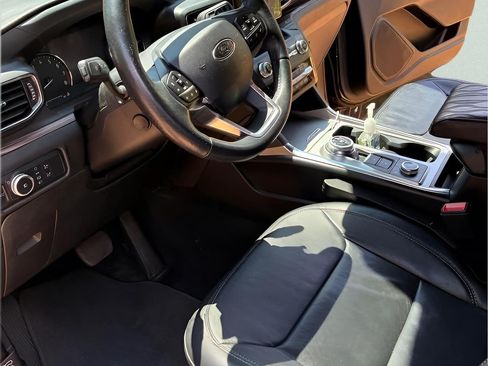 Used 2020 Ford Explorer Limited AWD/4WD image 6