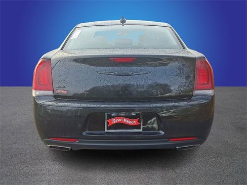 Used 2023 Chrysler 300 Touring L w/ Popular Equipment Group image 5