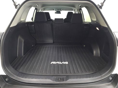 Used 2019 Toyota RAV4 LE w/ All Weather Liner Package AWD/4WD image 10