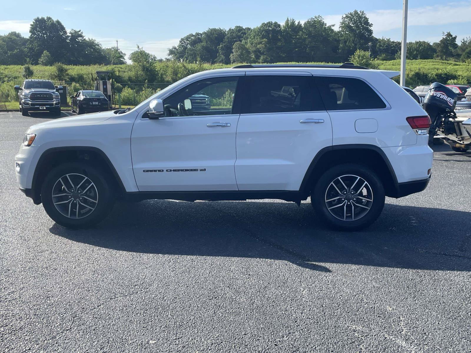 Certified 2022 Jeep Grand Cherokee Limited AWD/4WD image 8