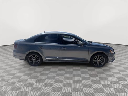Used 2018 Volkswagen Jetta SEL FWD image 2