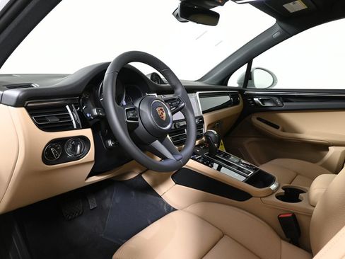 Used 2026 Porsche Macan AWD/4WD image 4