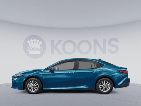 Used 2025 Toyota Camry LE image 4